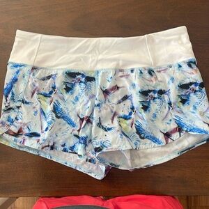 Lululemon run time 4”short mid rise.